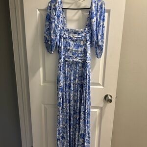 ARULA Blue and White Floral Long Sleeve Dress